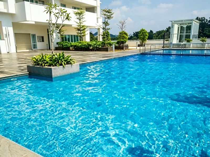 swimming pool swimming pool